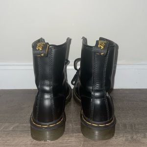 1460 Women’s Smooth Leather Lace Up Boots